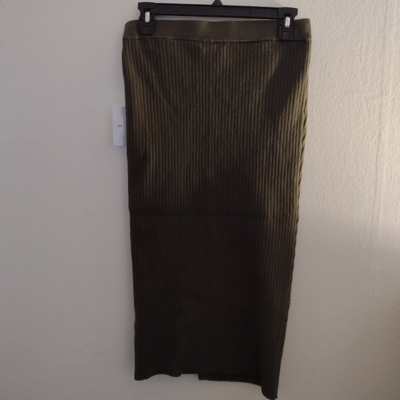 Good American Ribbed Front Slit Body Con Midi Skirt in Sage Size L NWOT - Picture 9 of 11